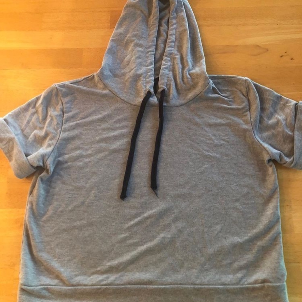 Crop Top short sleeve sweater with hood